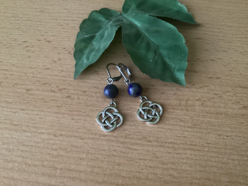 Náušnice s lapis lazuli a čínským uzlem štěstí — foto 2