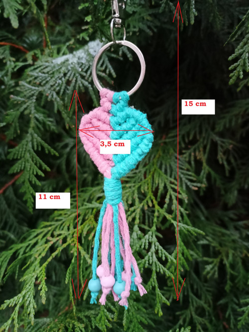 Klíčenka srdce, růžová a smaragd, macramé — foto 2
