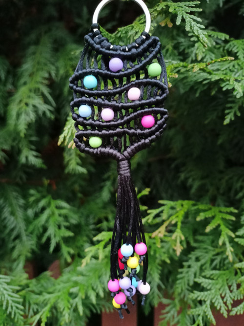 Klíčenka abstrakce, macramé — foto 4