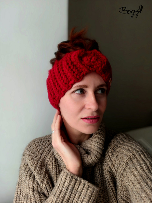 Teplá háčkovaná čelenka překřížená red 18, 53-55cm — foto 4