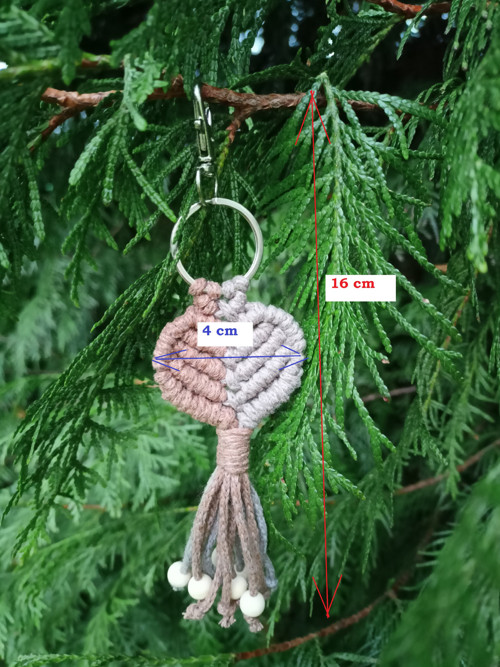 Klíčenka srdce, hnědá a šedohnědá, macramé — foto 4