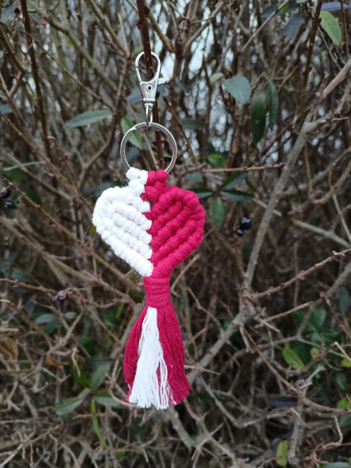 Klíčenka srdce, Bílo-červená, macramé — foto 3