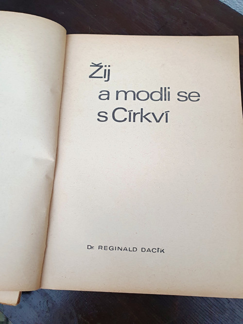 Žij a modli se — foto 2