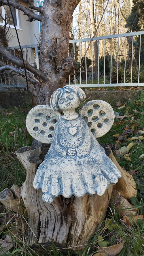 Sedíci anděl — foto 2