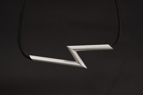 Minimalistický náhrdelník "PIPEFLASH" — foto 5