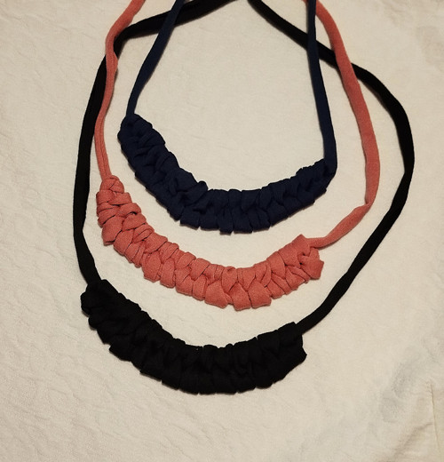 Macramé náhrdelník Černý Propletený — foto 2