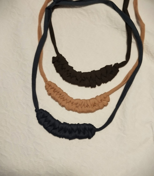 Macramé náhrdelník Antracit Propletený — foto 2