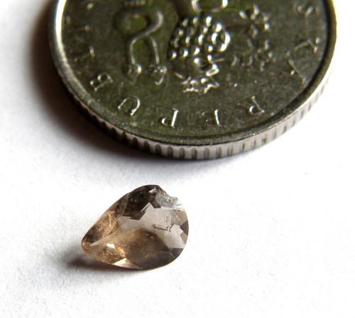 Spinel - broušený kousek do šperku — foto 4