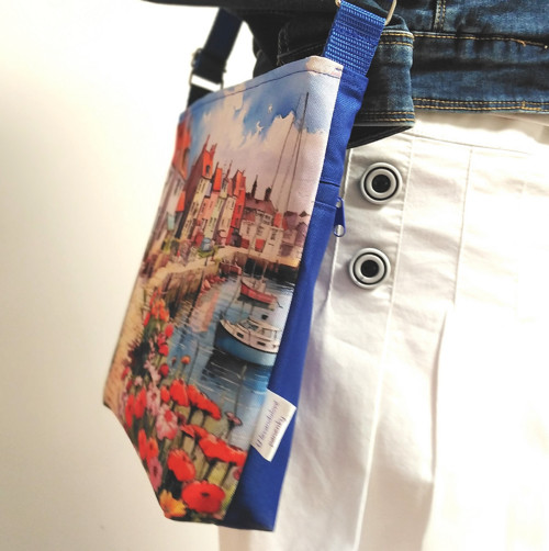 Crossbody taška DOMKY U MOŘE — foto 4