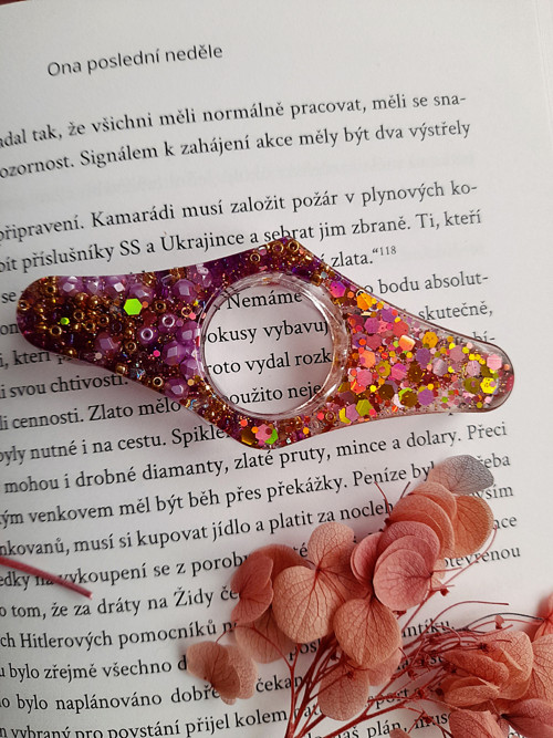 Držák stránek — foto 2