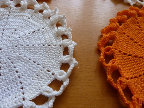 Prostírání-bílé a oranžové — foto 2