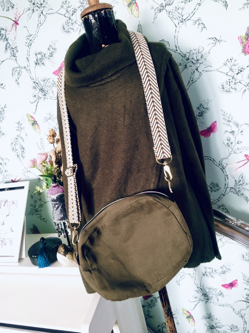 Kabelka olivová s boho popruhem — foto 4