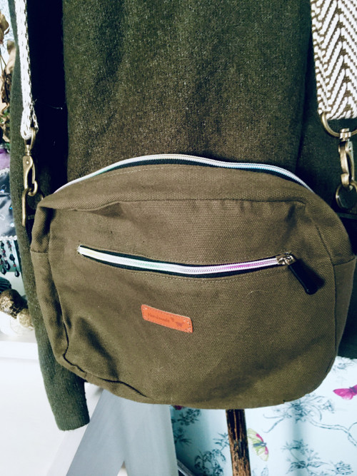 Kabelka olivová s boho popruhem — foto 2
