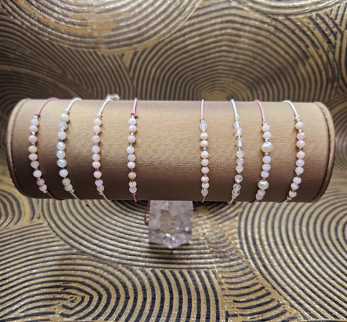 Boho macramé náramek na přání s minerály — foto 2