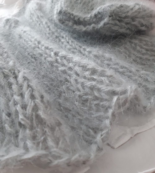 Šedý svetr — foto 3