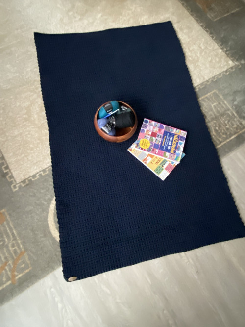 Háčkovaný koberec barvy NAVY — foto 3