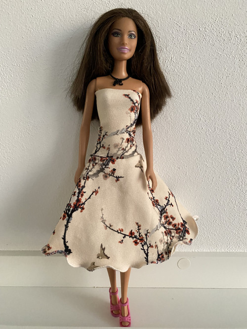 Šaty na panenku Barbie — foto 2