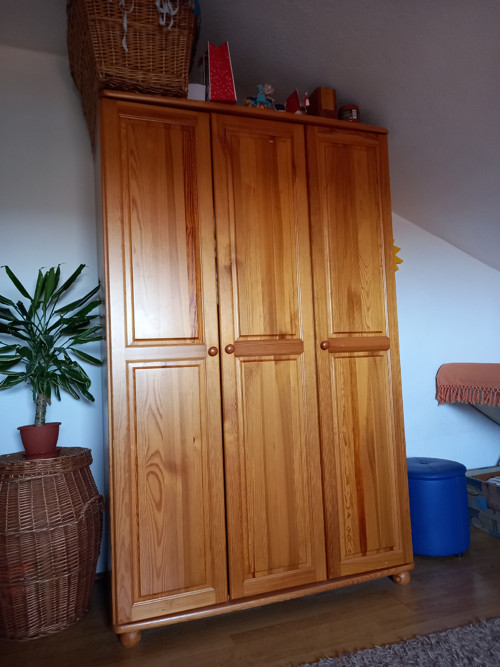 Borovicová skriňa — foto 3