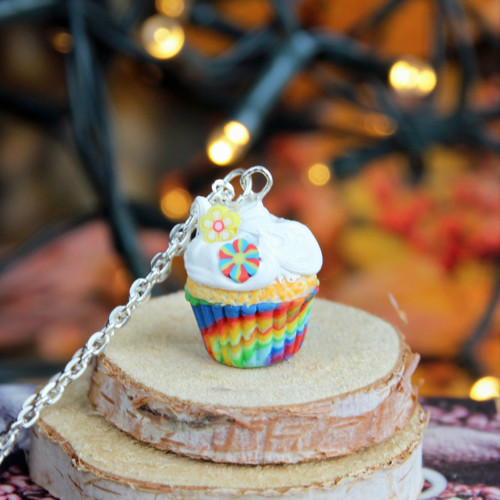 Barevný cupcake s kytičkami — foto 2