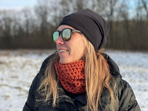Háčkovaný nakrčník terakota — foto 2