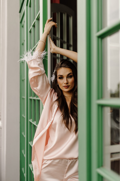 Luxusní župánek s peříčky — foto 3