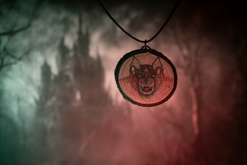Vampýr - jabloňový řez s pyrografií — foto 3