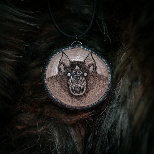 Vampýr - jabloňový řez s pyrografií — foto 4