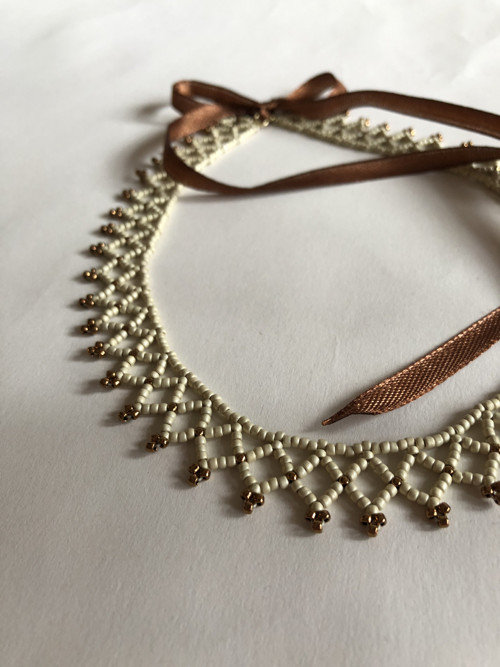Ručně šitý náhrdelník BoneGold Collar — foto 3