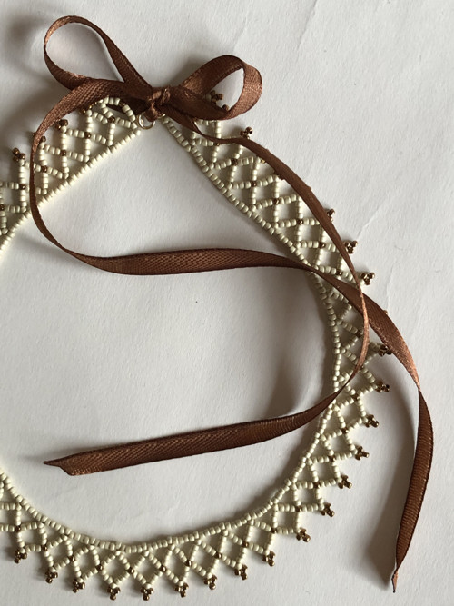 Ručně šitý náhrdelník BoneGold Collar — foto 2