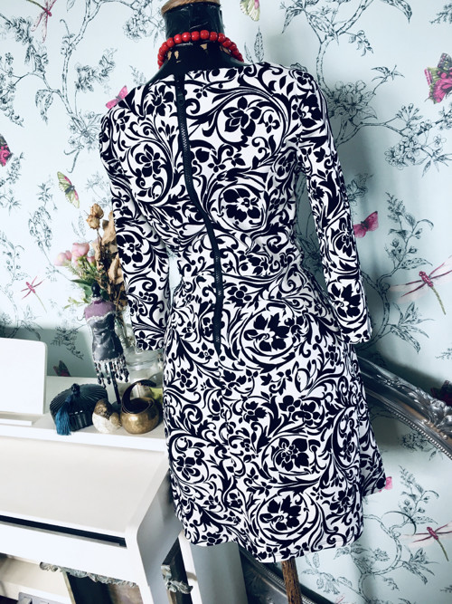 Šaty černobílé, retro look — foto 4