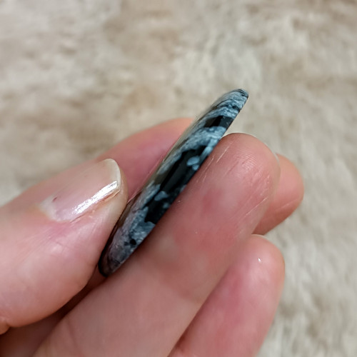 Obsidián (vločkový), ID 4581, průměr 39 mm — foto 2