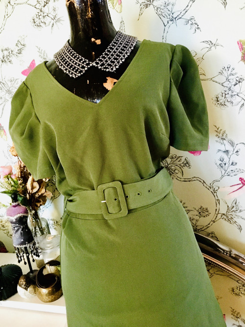 Šaty RETRO CHIC, v tmavě olivové — foto 2