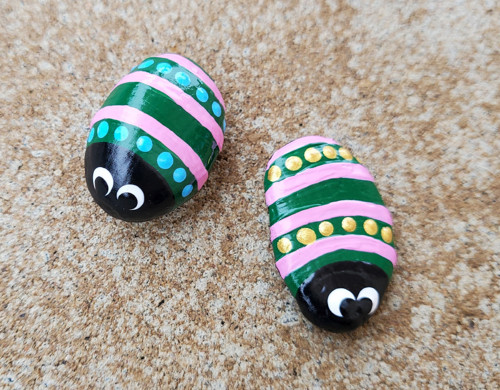 Malovaný kámen "Mini brouček" na přání — foto 3