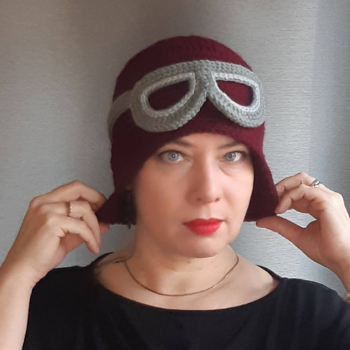 Eliška pije červené - řidičský klobouček — foto 4