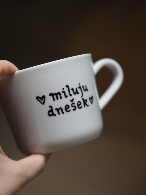 Malovaný hrníček MILUJU DNEŠEK — foto 4