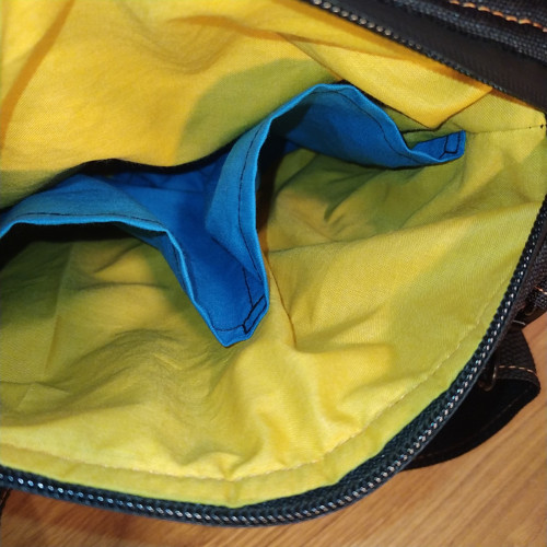 Crossbody Taštička Tekoucí Barvy — foto 3