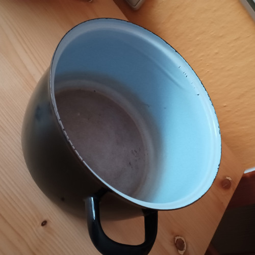 Černý hrnec — foto 3