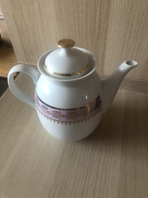 Porcelánová čajová konvička — foto 2