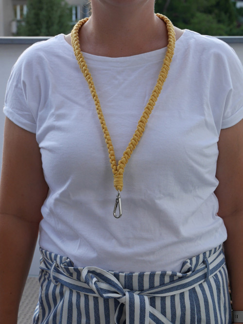Macrame klíčenka — foto 2