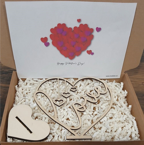 Dřevěné srdce s nápisem LOVE — foto 2