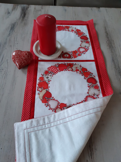 Středové prostírání se srdíčky — foto 2