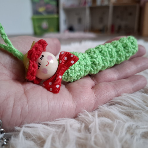 Rozkvetlý háčkovaný červík — foto 3