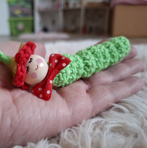 Rozkvetlý háčkovaný červík — foto 4