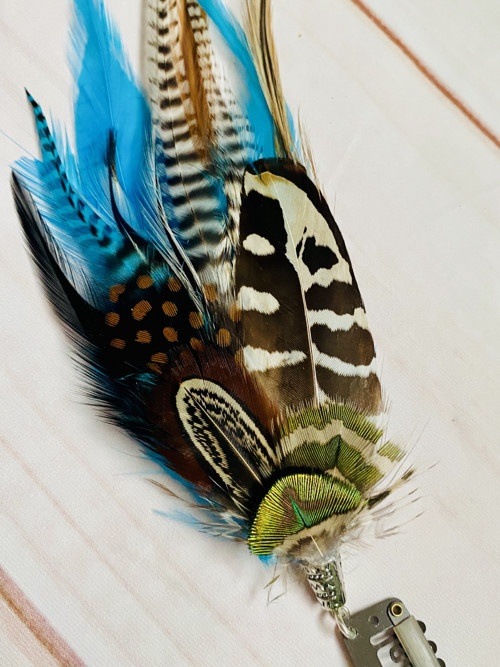 Peříčkový hair clip — foto 3