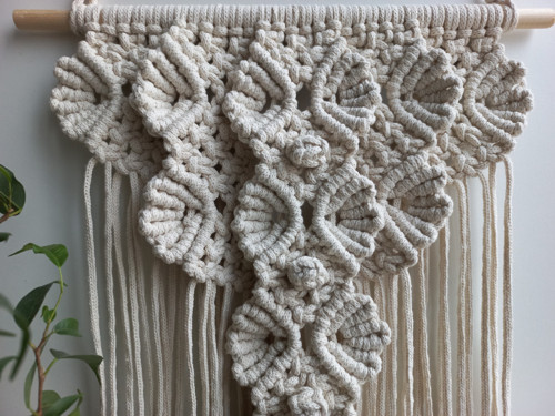 Macramé na zeď s kytičkami — foto 3