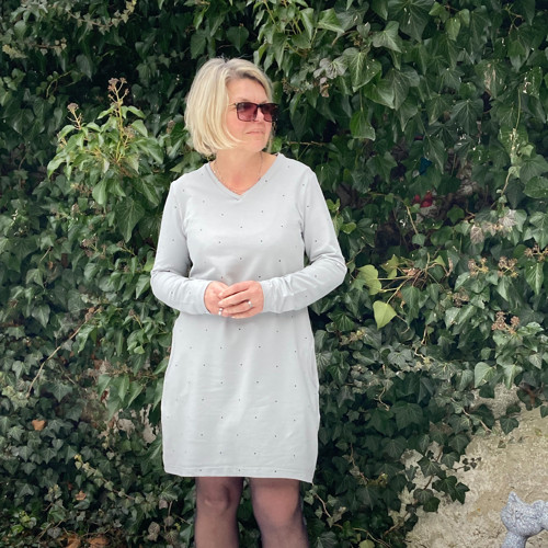 Šaty šedé puntikaté — foto 3