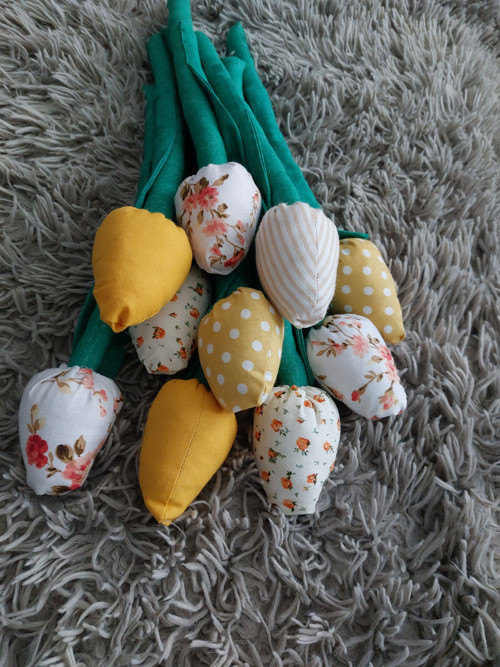 Set 10 ks šitých tulipánů — foto 2