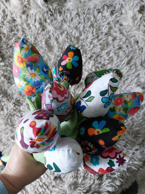 Set 10 ks šitých tulipánů — foto 3