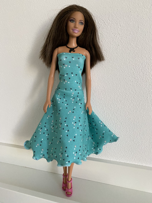 Šaty na panenku Barbie — foto 2