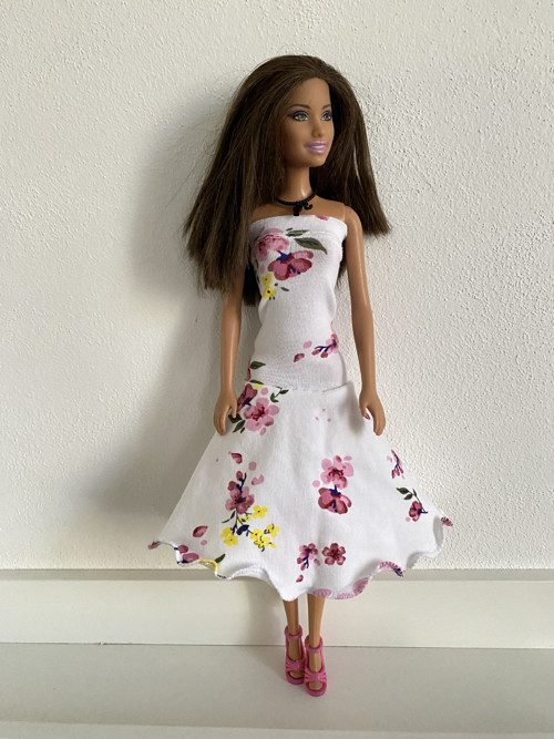 Šaty na panenku Barbie — foto 2